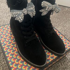 Kurt Geiger London Sutton Bow crystal-embellished suede combat boots in black